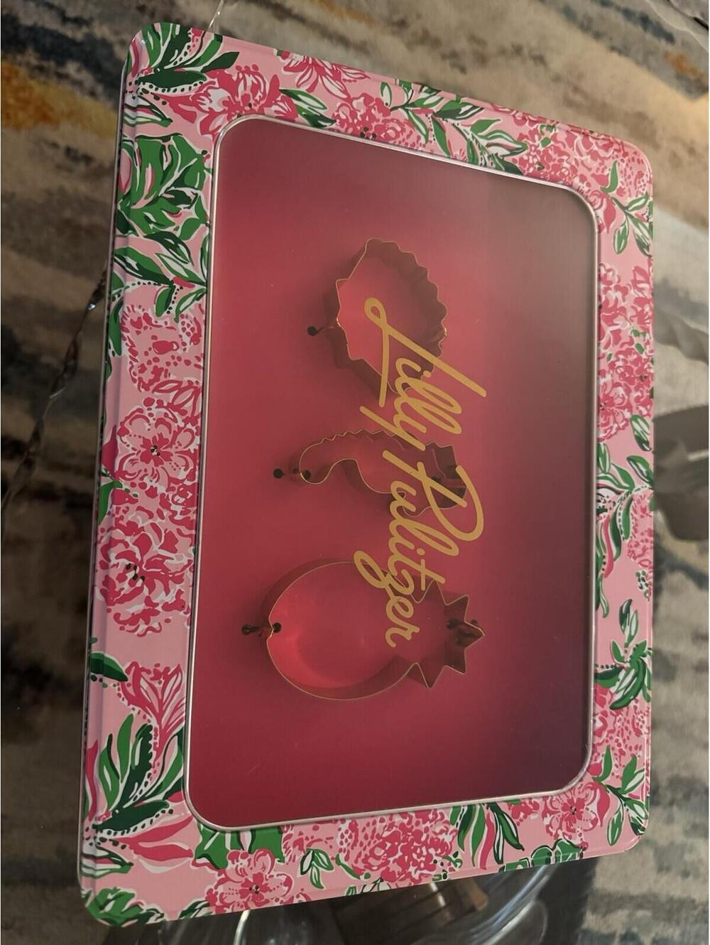 NIB Lilly Pulitzer GWP Cookie Exchange Kit With Cookie Cutters And Gift Bags